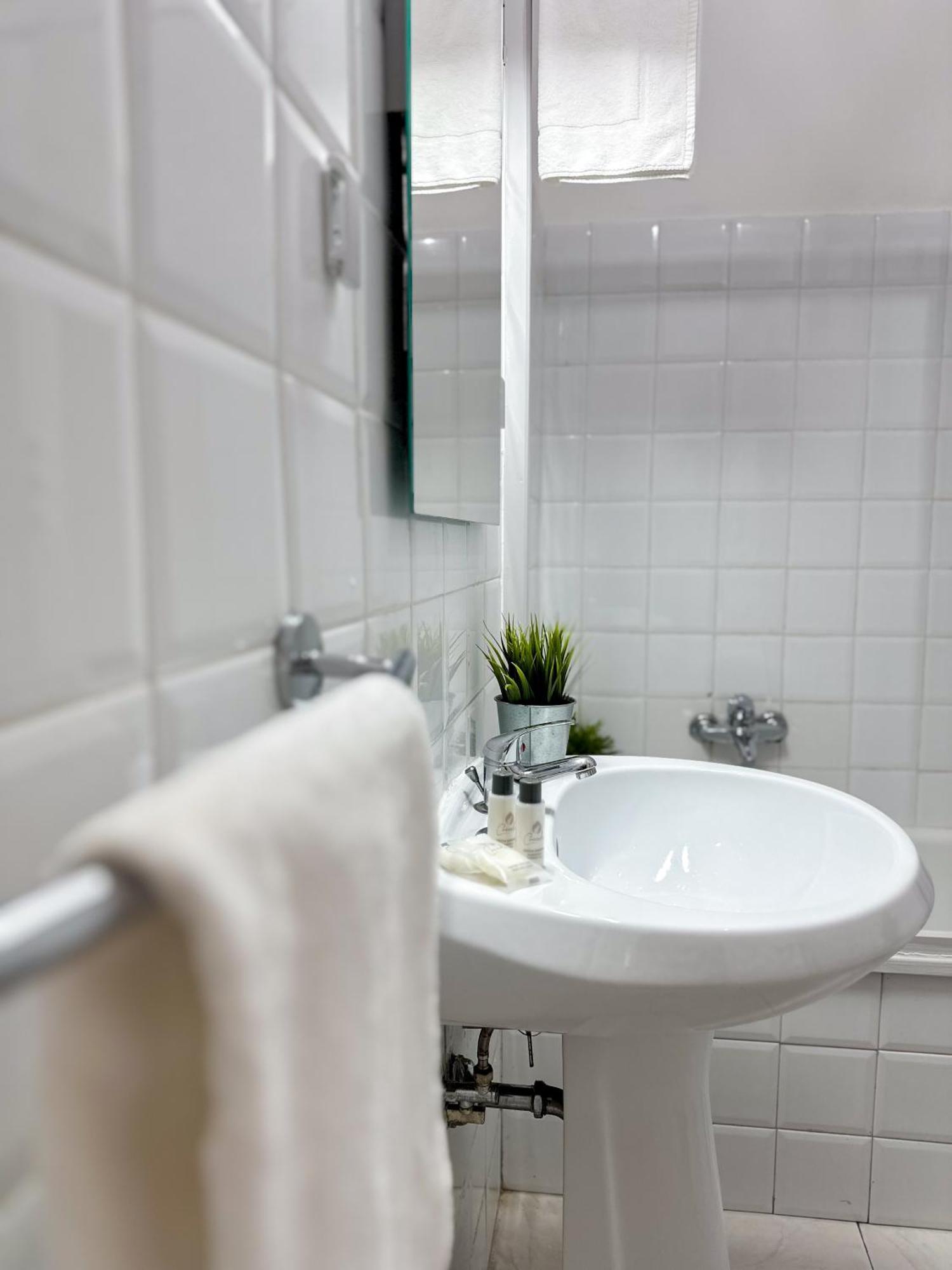 Apartment By The Colosseum - White Chic Flats ローマ エクステリア 写真